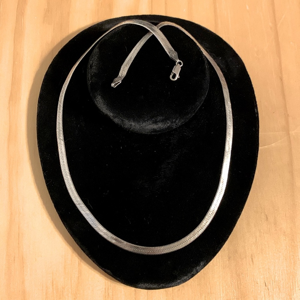 Spectacular  like new silver chain/necklace